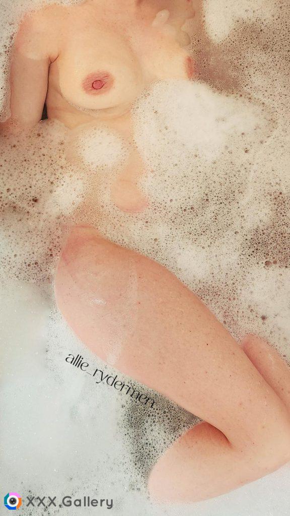 Join me for a hot bubble bath 🧼🫧