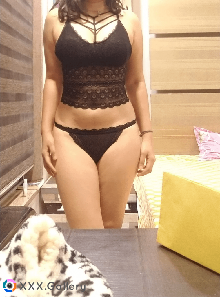 Panty kisko faadna hai? [F]