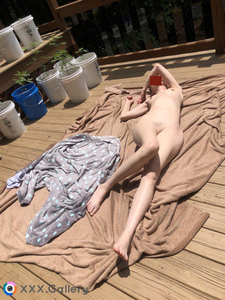 [F]reshly Sunning Ladies