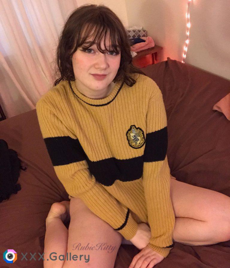 This hufflepuff really wants a wand in her right now 😉