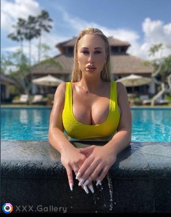 Wet bimbo tits