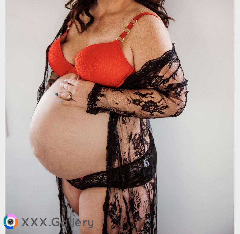 34 weeks... who wants to fuck me?