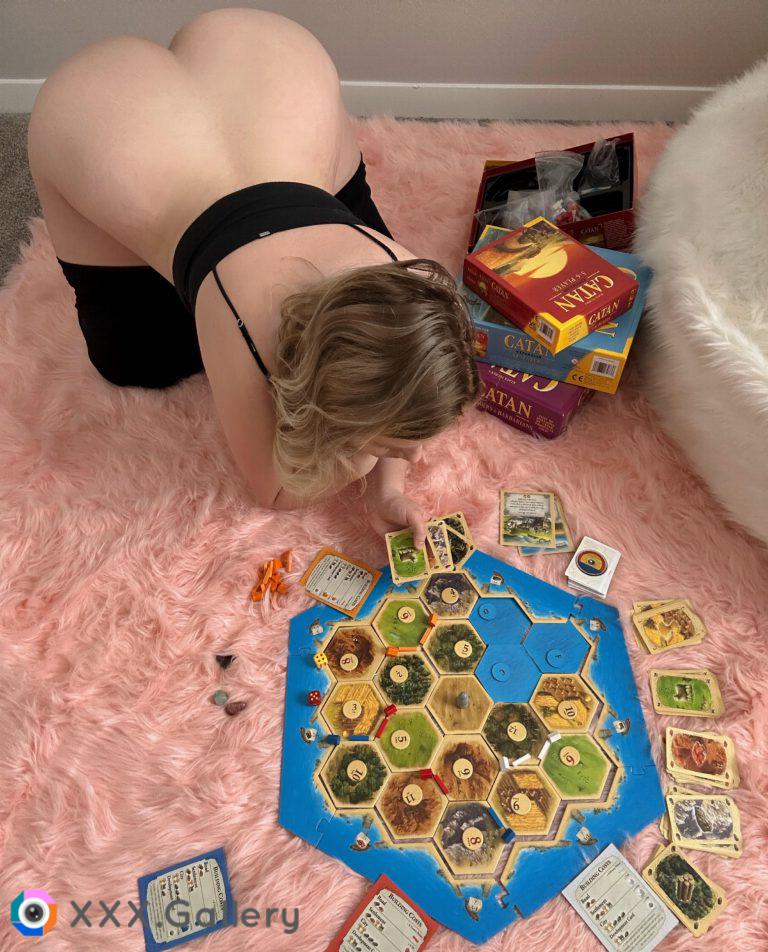 Anyone here play Catan? [f]