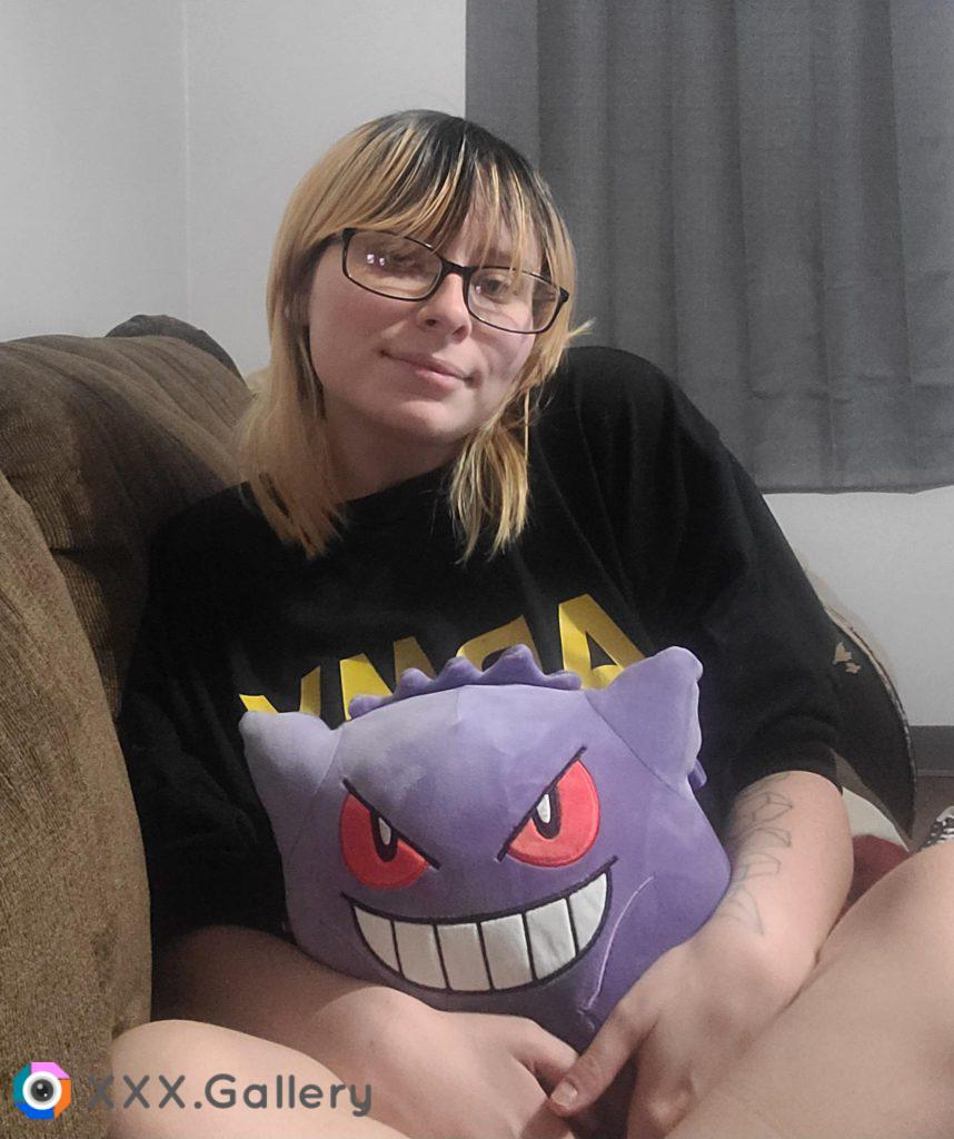 Who would you rather snuggle with? Me or Gengar