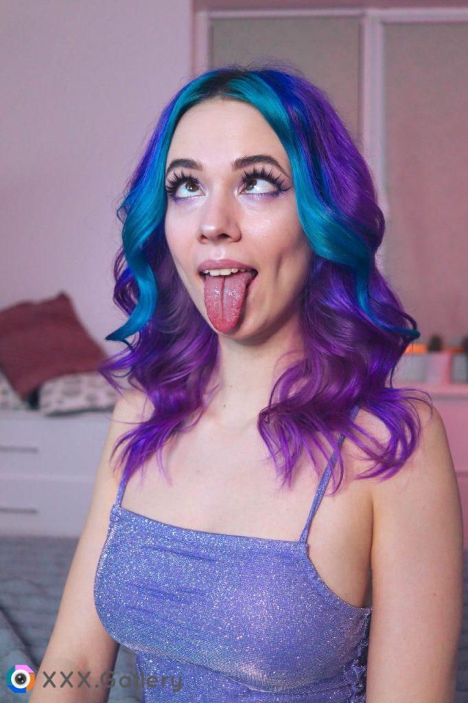 Cute ahegao from colorful girl