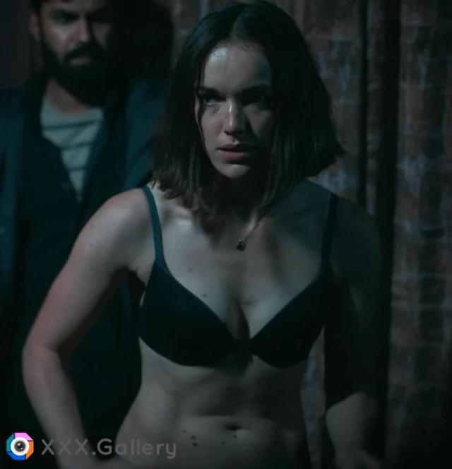 Elizabeth Henstridge