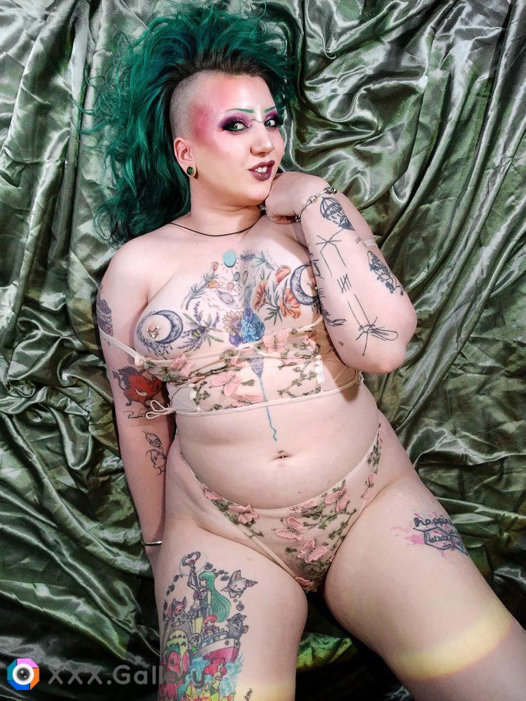 Green haired punk slut 💚