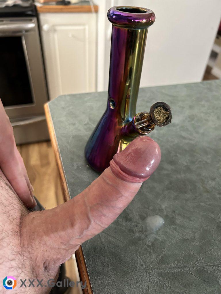 Happy mothers day all you sexy Reddit milfs. Let [m]e pack you a bowl