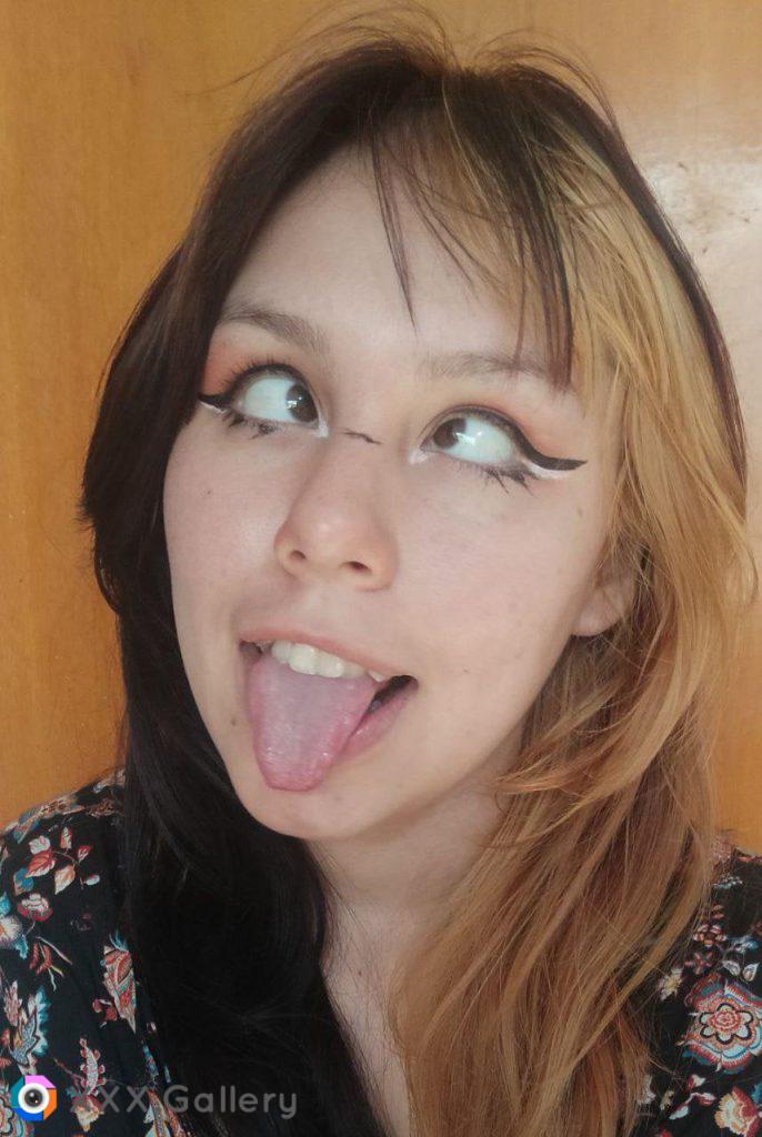 I love to make ahegao, HI!!!