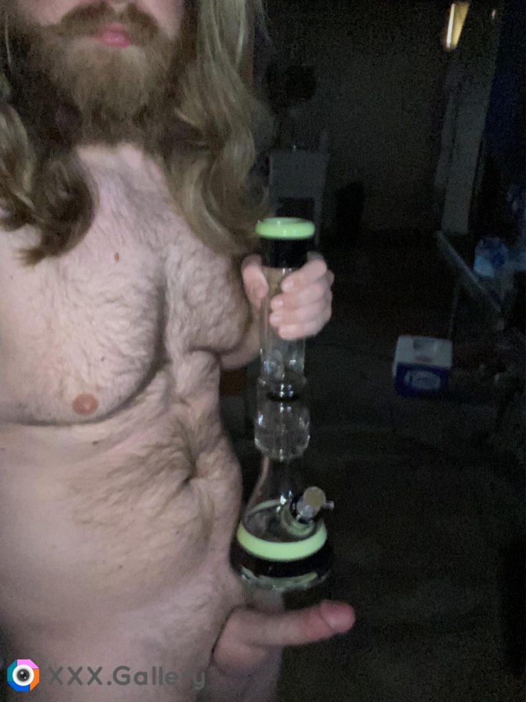 [M] Just cleaned my bong. Who wants the first hit?