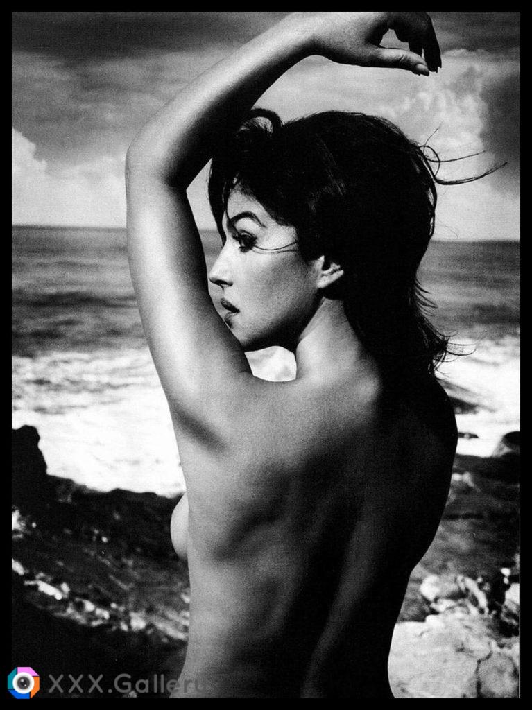 Monica Bellucci bampw beach