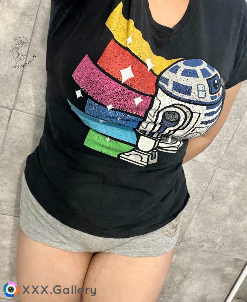 Two of my favorite things: rainbows and R2!