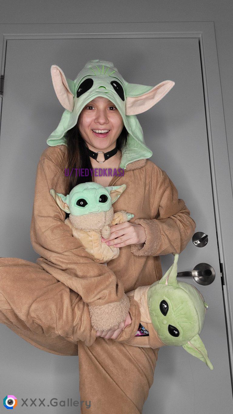 We need more geeky onesies here (featuring baby Yoda)