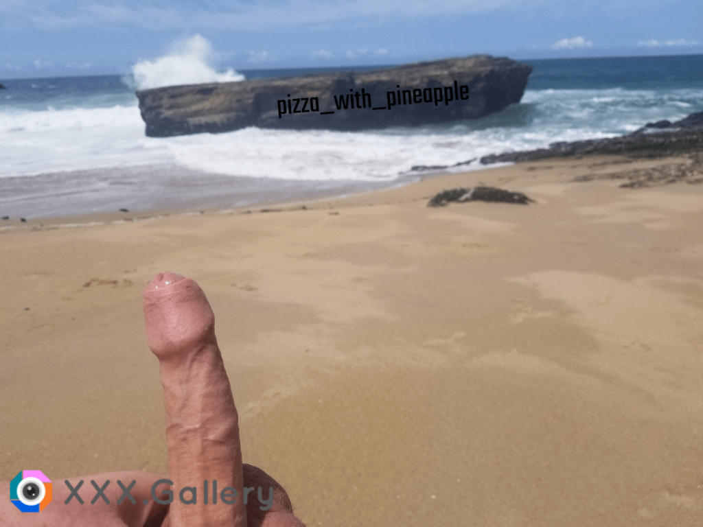 s[m]oking and chilling on the beach, want to join?