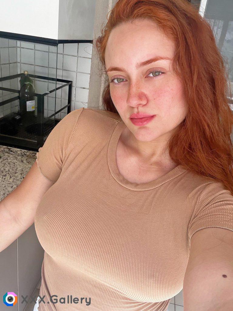 No makeup, no bra, any problem