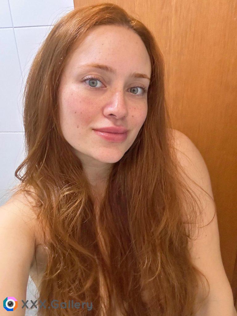 No makeup, no clothes, many freckles