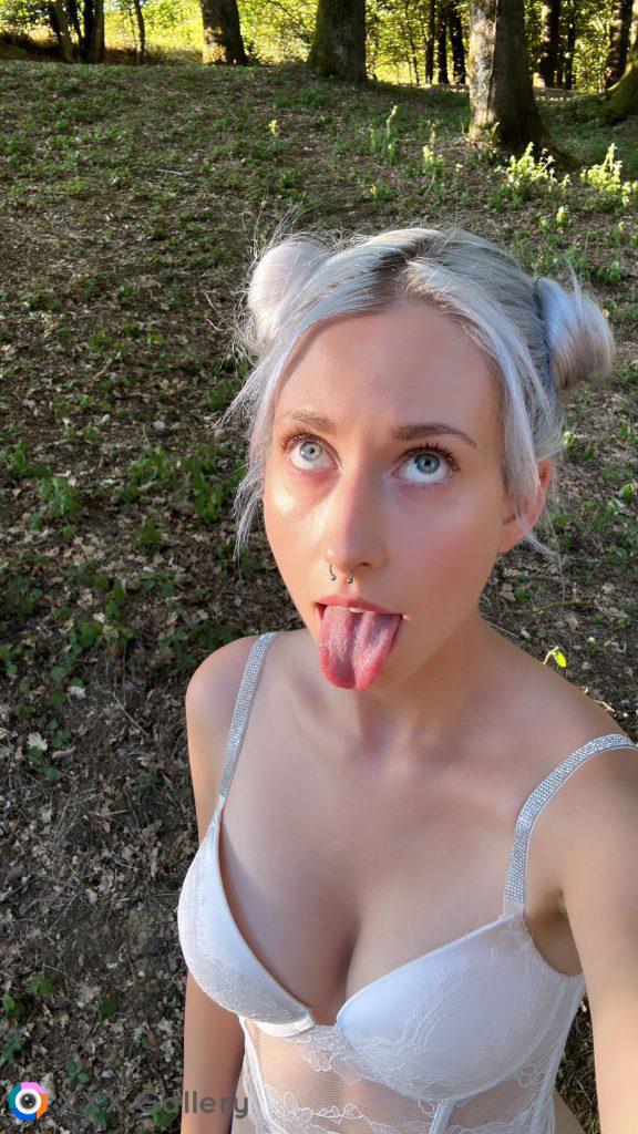 Can I be your favourite German ahegao girl? 👅