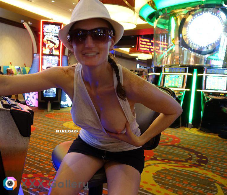 No panties and no bra at the casino 😜 [IMG]