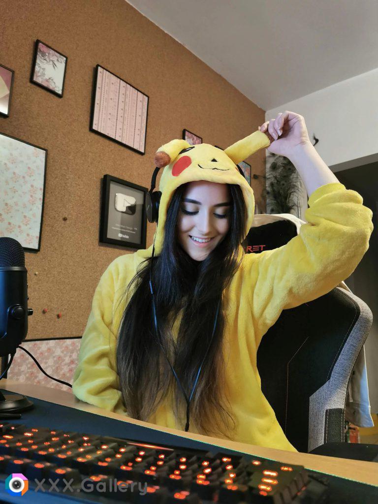 Playing league of legends with pikatchu energy