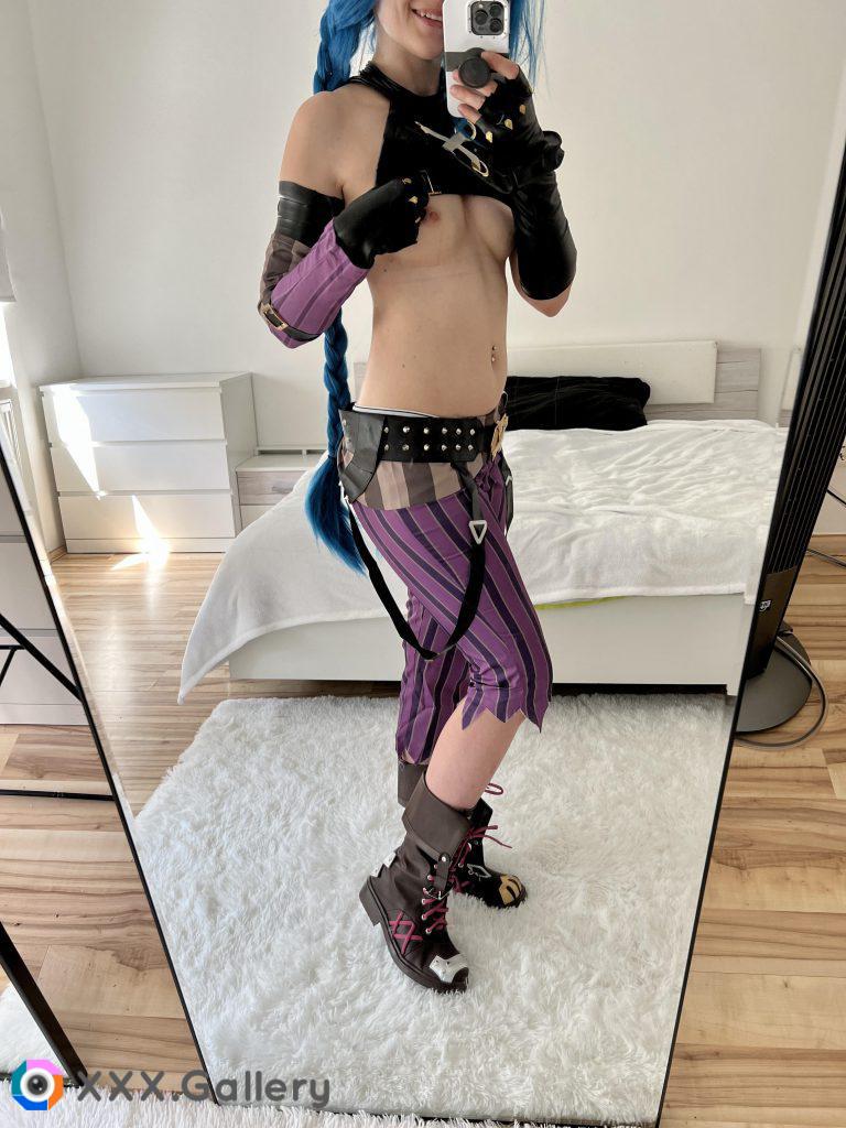 Want to fuck Jinx? [f]