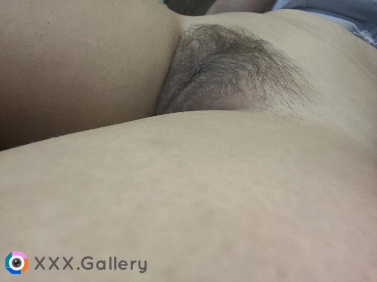 Don't you love this beautiful hairy pussy? Dude I love it so much