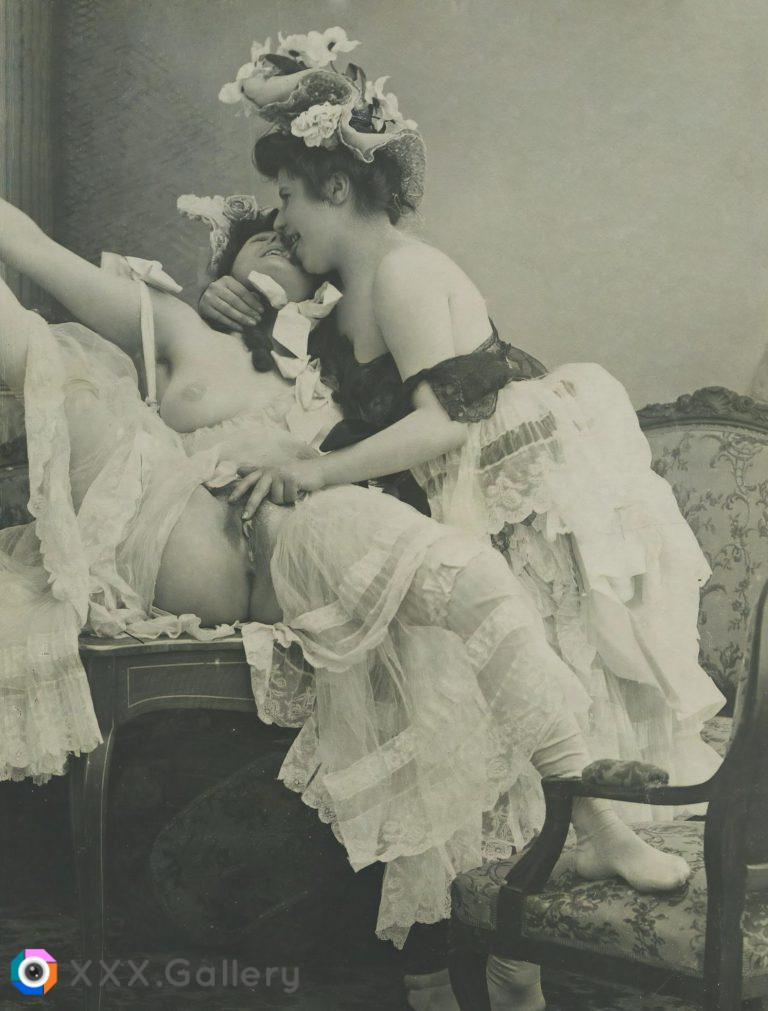 Early 1900's lesbians