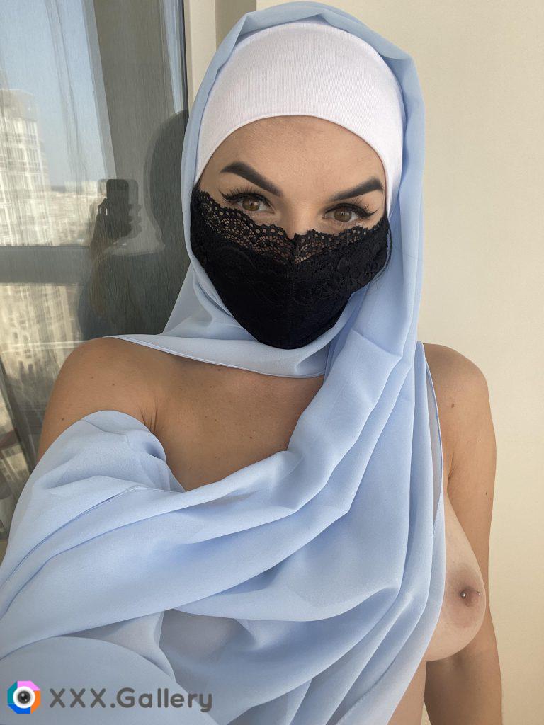 Would you accept nudes from 32 yo divorced Arab girl ?