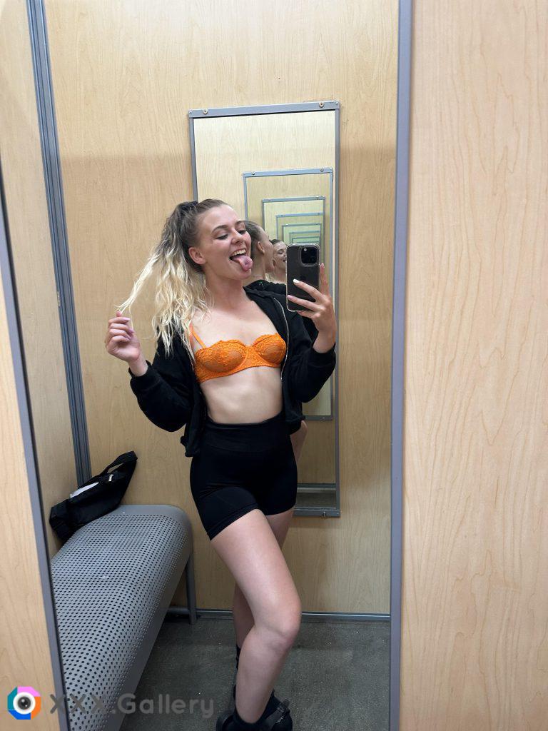 fitting room fun ;)