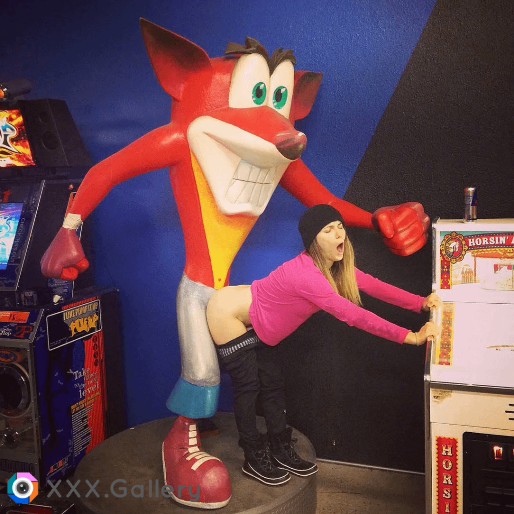 Crash Getting It At The Arcade