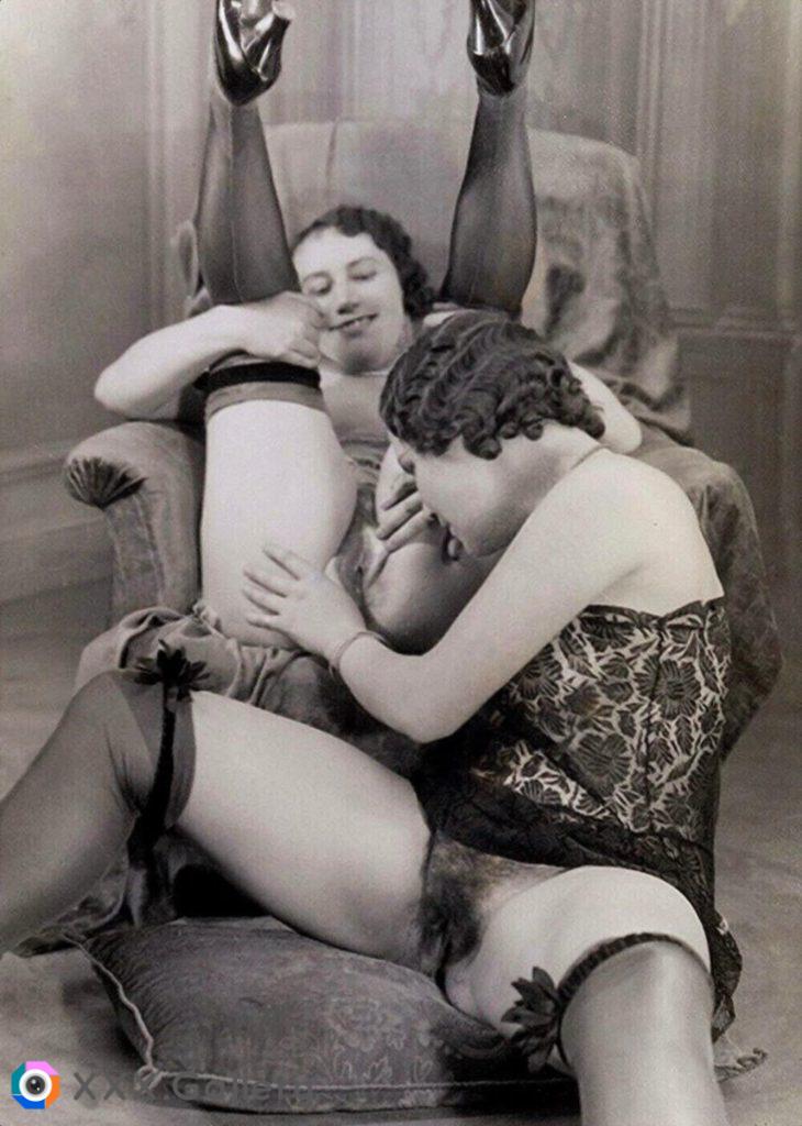 Curious girls of the 1920's