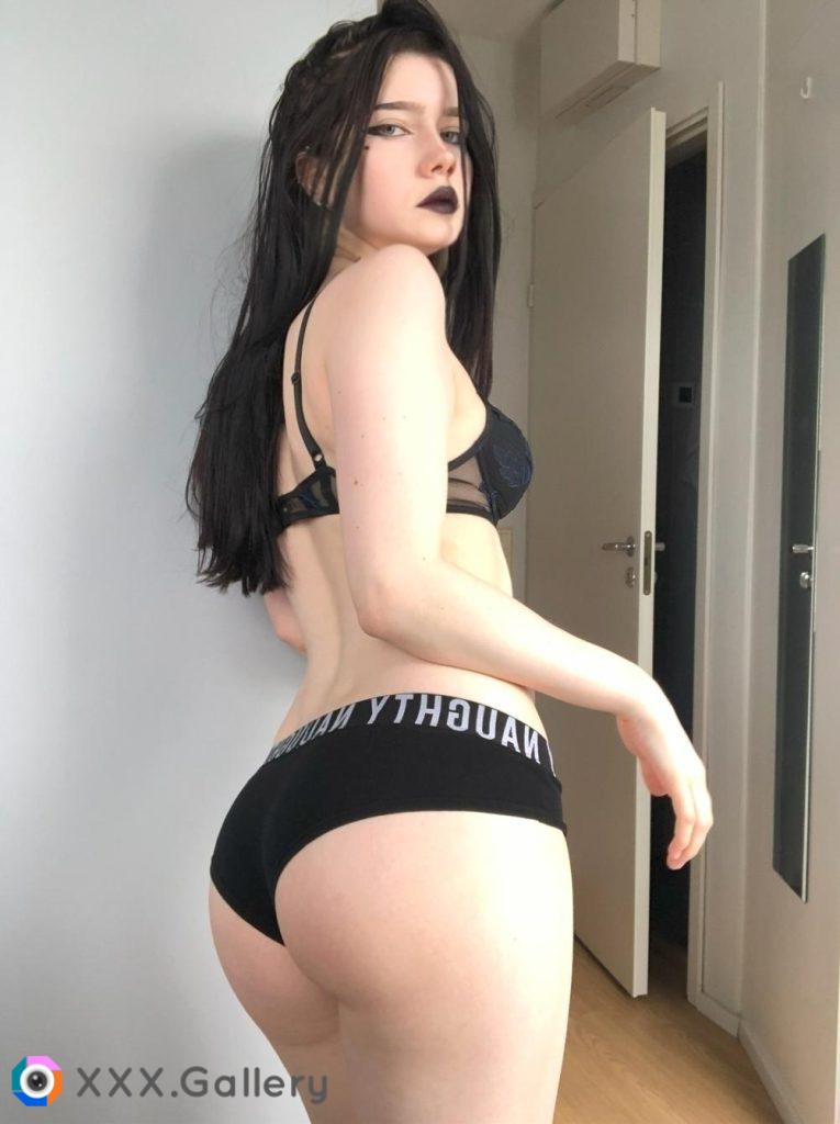 Does the appeal of my butt change when I'm dolled up like a Goth?