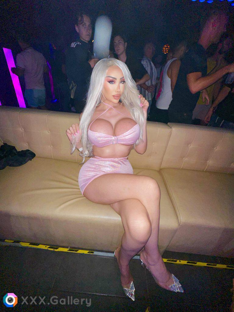 Have you ever met a bimbo like me on your night out?