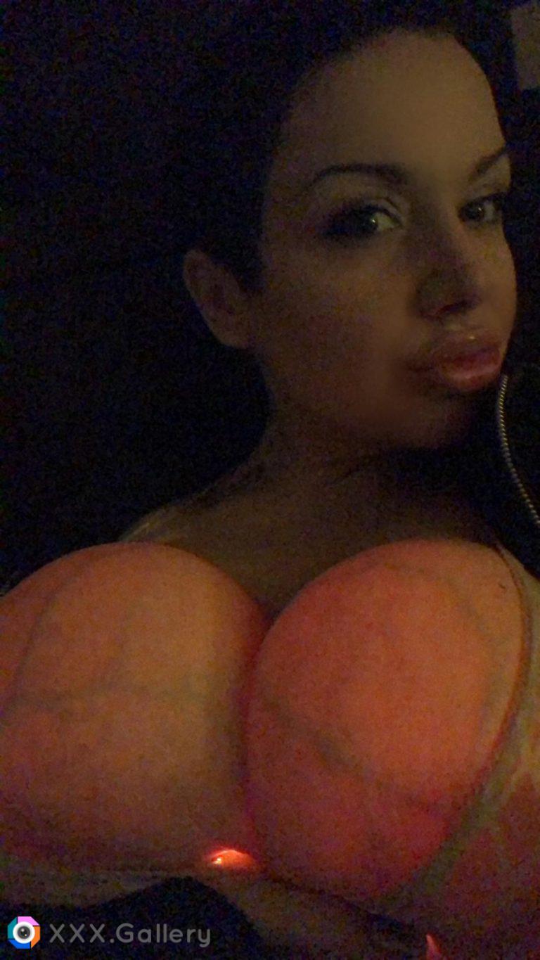 Jack-o-lantern bimbo tiddies 🎃🎃