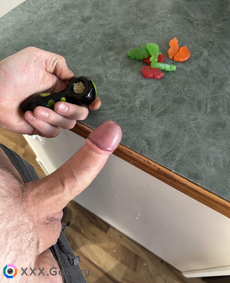 Wanna smoke [m]y pipe ? Side note.. Dino sours are the best gummy candy change my mind 😜?