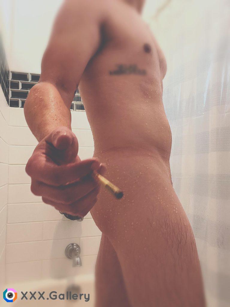 Won’t you have a drag with [m]e here darling?🔥 🚿