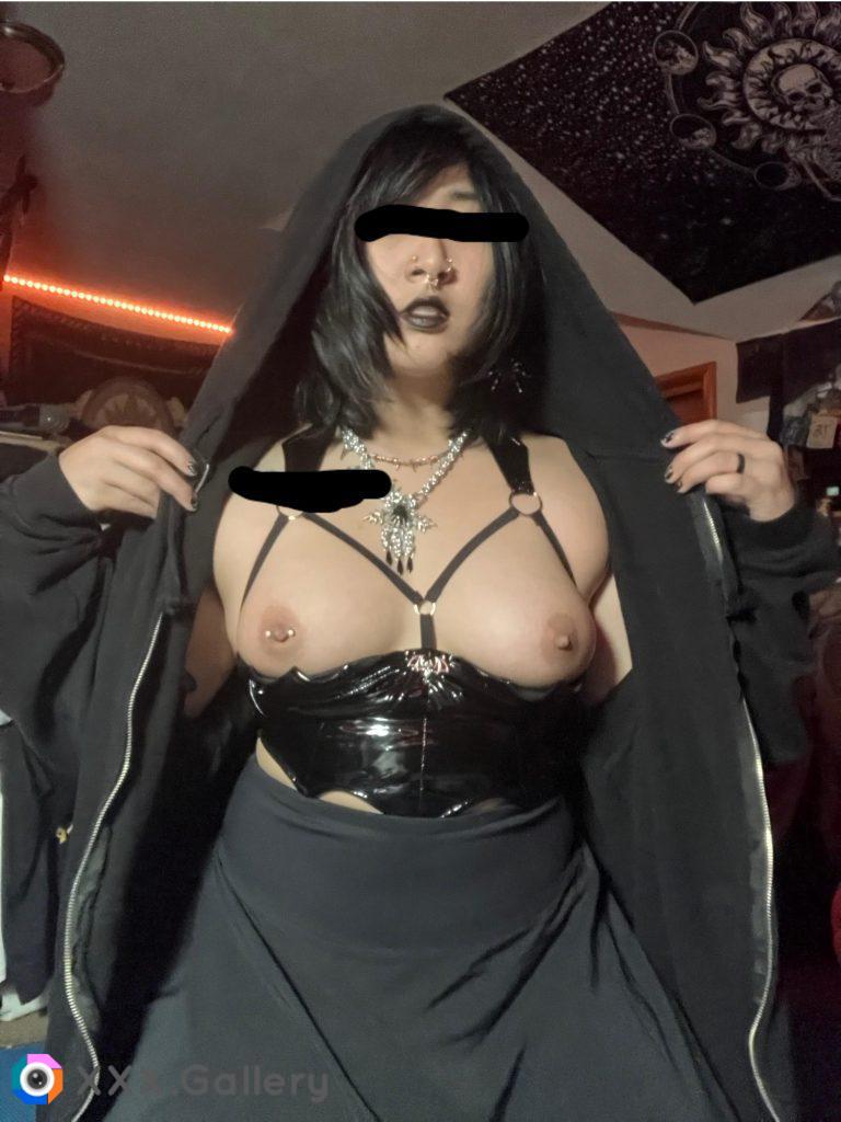 Do you like Filipina goth tits by chance