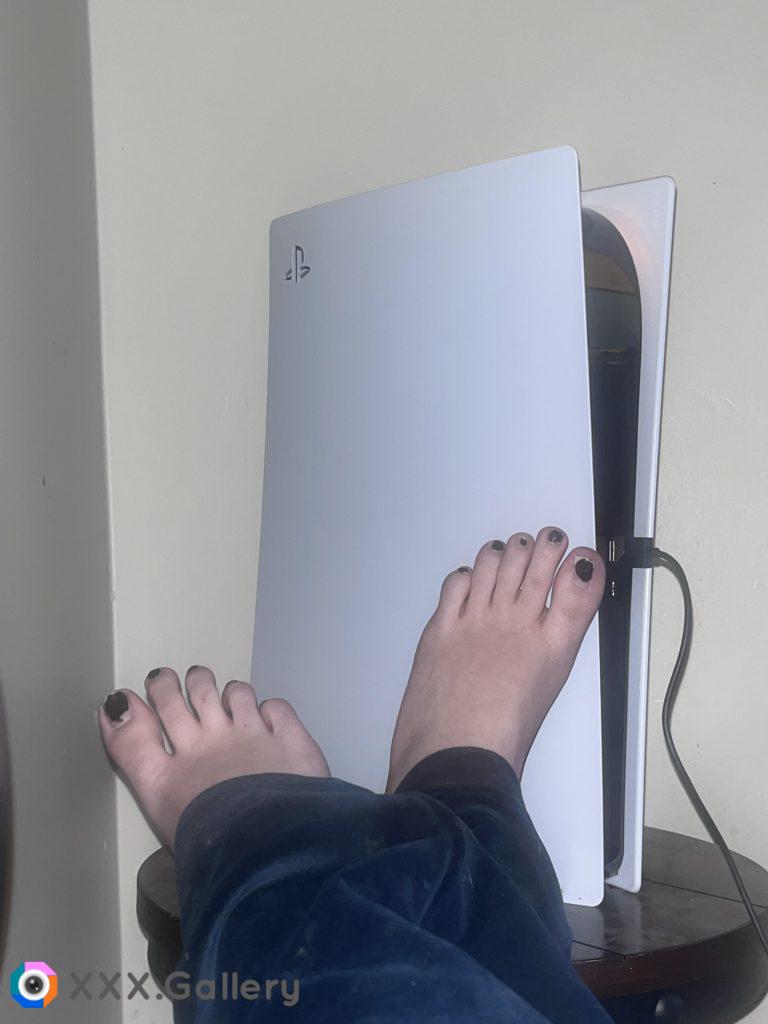 gamer girl feet