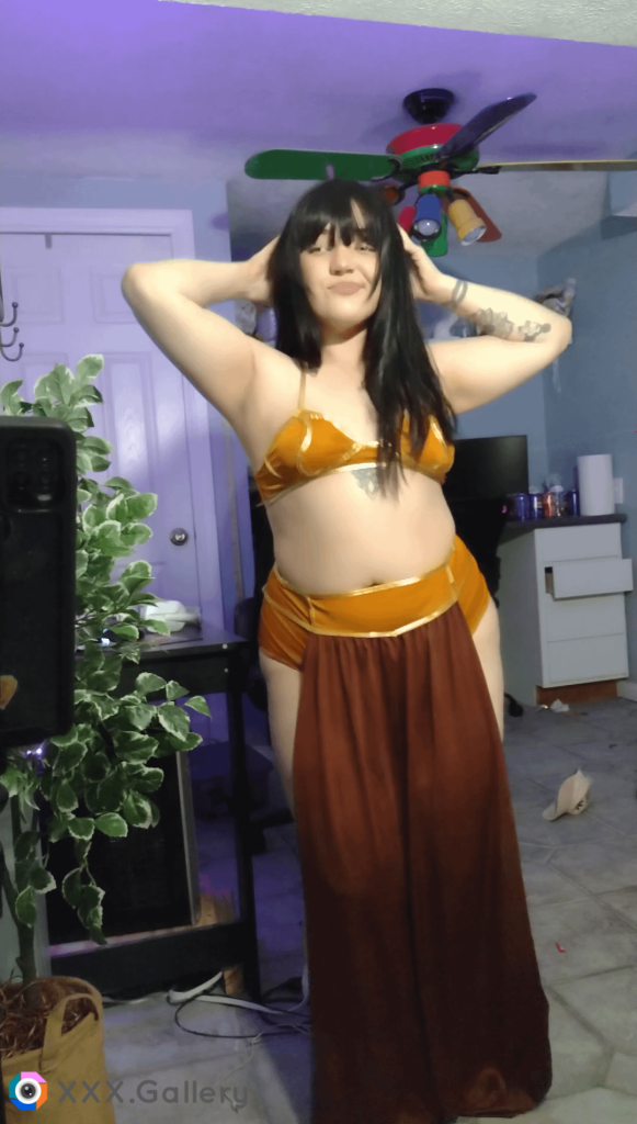 Curvy Princess Slave Leia from 1983 Return of the Jedi by (MaryLuxLuv)