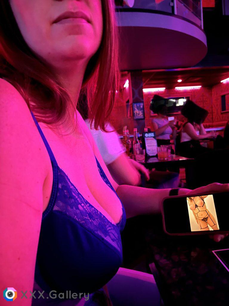 Dared to leave my nude as my screensaver for everyone to see at the bar [IMG]