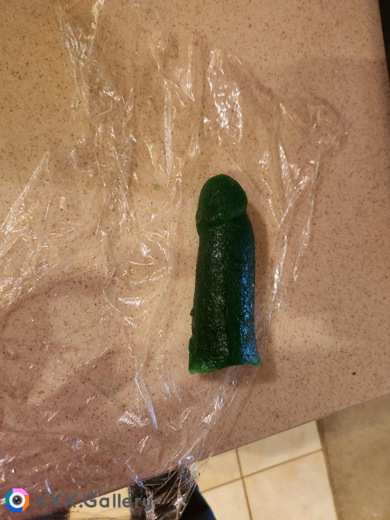 Edible gu[M]my cock made from the real thing. Obligated to point out I needed to cut an inch off the base, but still had about 200mg of the good stuff.