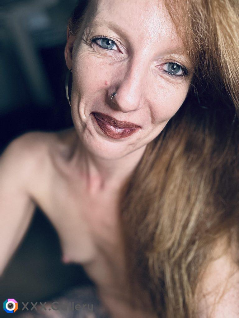 Mature Redhead MILF is waiting for you