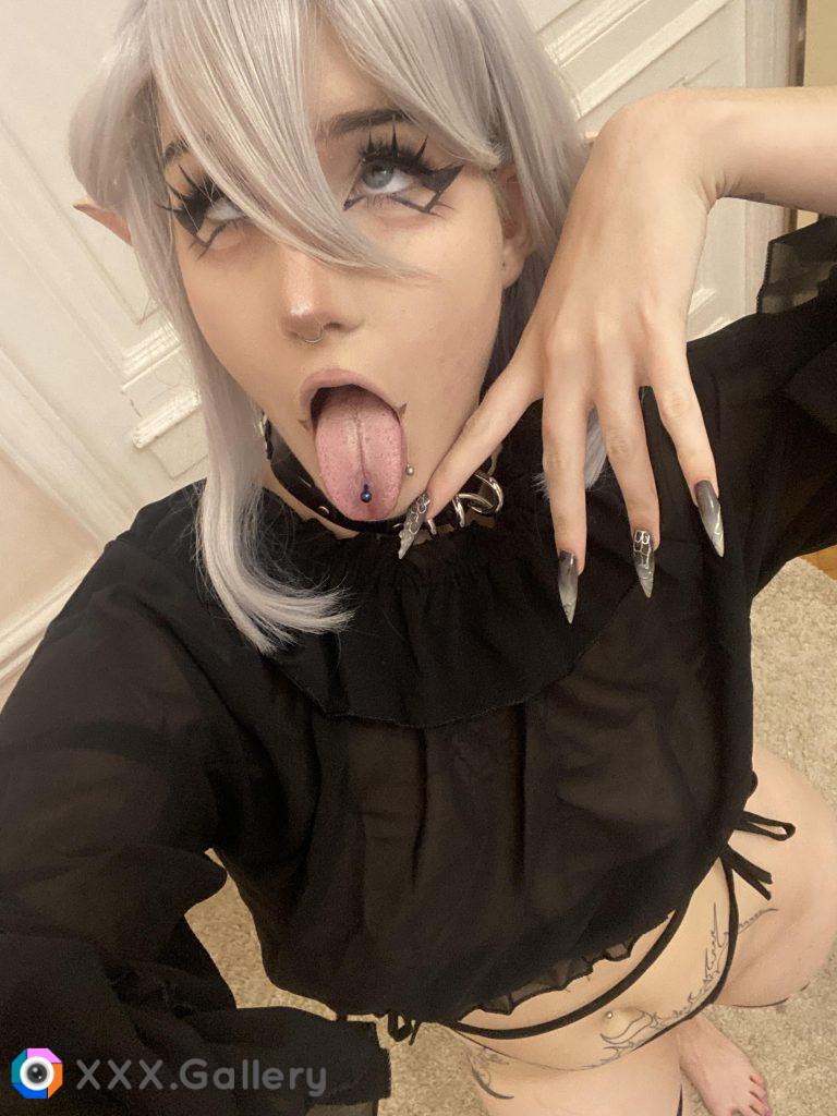 When I'm immersed in ahegao, it's hard for me to stop it