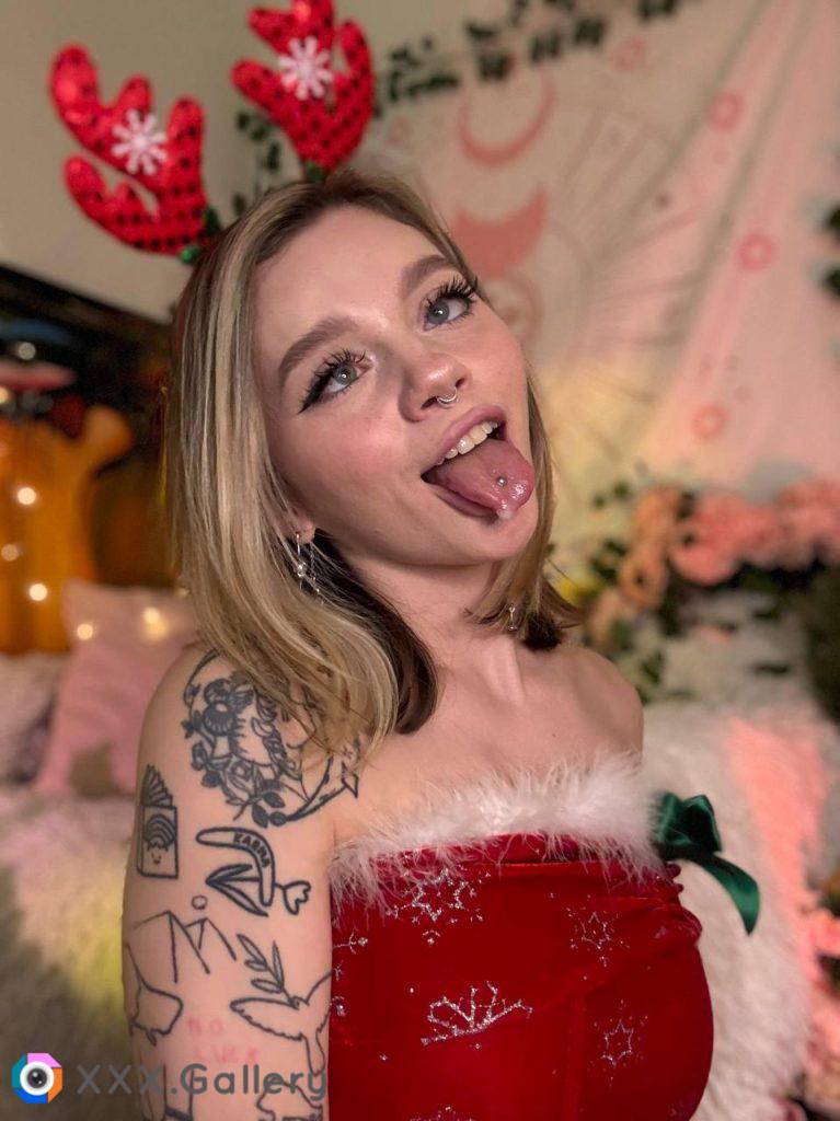 this Christmas ahegao is here to give you a fabulous boner