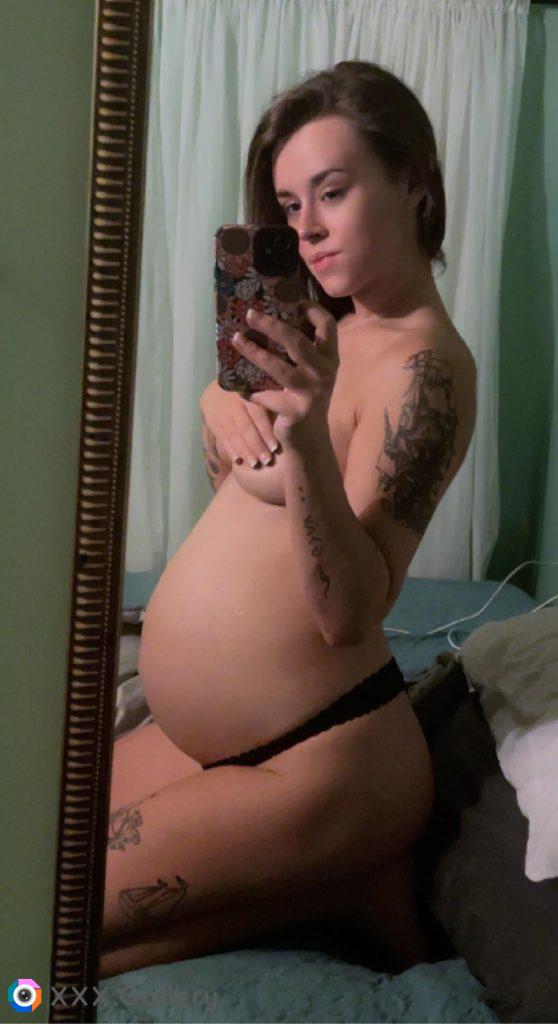 9 months and need to fuck this baby out of me 😩