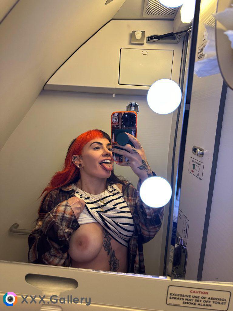 Airplane titty pics 🥰