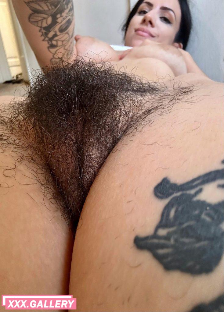 Cute pussy lips and a full bush. Name a better combo