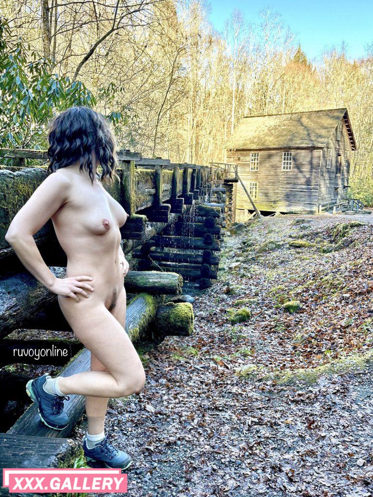 [f] Naked at an old working mill