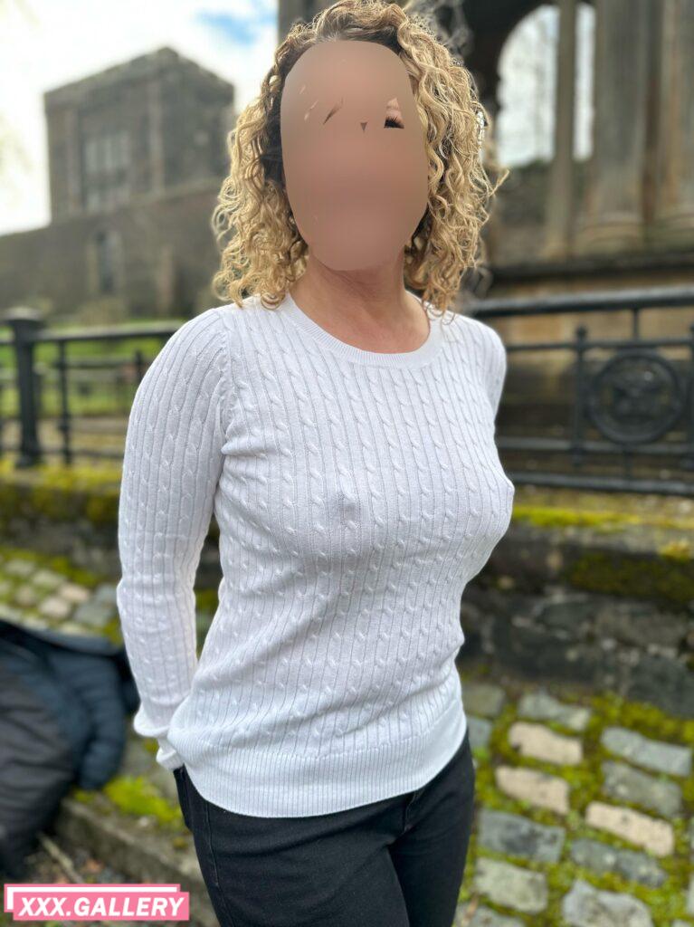 Sightseeing Tour over the weekend is always better braless.