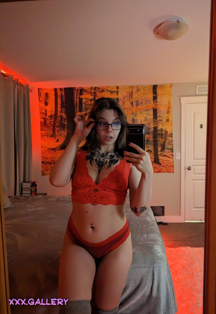 I feel like this is almost giving sexy Velma, what do you think?