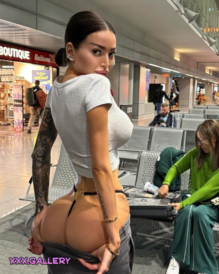 Public ass flash